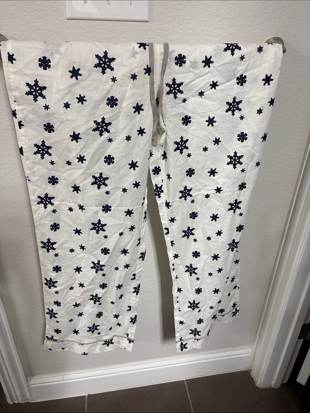 Tommy Hilfiger White Pajama Pants with Navy Snowflake Print